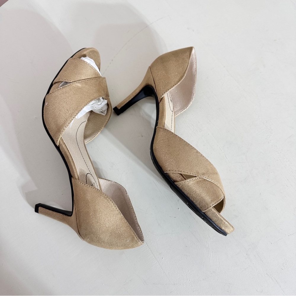 Life stride mykonos gold sparkle pumps